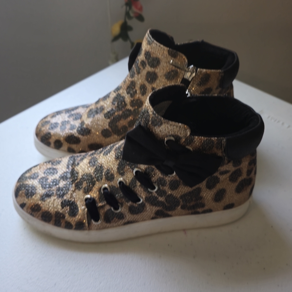 Kenneth Cole reaction leopard sneakers kids size 4